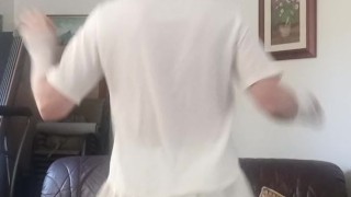 Зайчёнка в белой юбчёнке, вид снизу