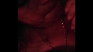 Me pongo muy caliente chupando la vergota de mi papito