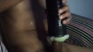 Aburrido en casa, me la jalo