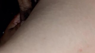 Esta mamá soltera tiene el pussy jugoso y caliente