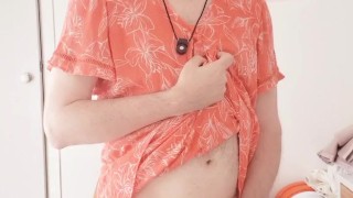 В красном платье сидя стоя и лёжа