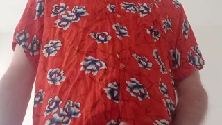 В красной рубашке и плотных колготках