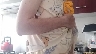 В ночнушечке с мишками на кухне, Auckland.