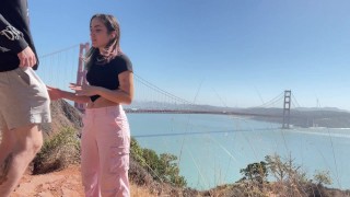 Cặp đôi phô diễn đầy táo bạo dưới cầu Golden Gate