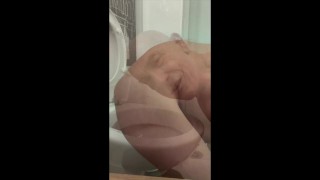 rest room cleaning / je nettoyé les toilettes