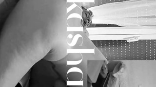 Big ass white girl sucking cock hard