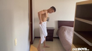 Sexy Ricky Iglesias shows his great body