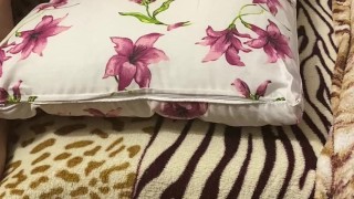 Блаженно кончаю в нее