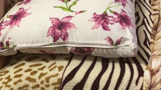 Блаженно кончаю в нее