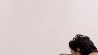 Le chupo el culo a mi chico, me lo monto y me tira la lechita adentro