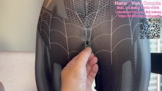 【日本人本物カップル】スパイダーマンコスプレの美少女が窓際で中出しセックス 色白美乳美少女 素人カップル リアルハメ