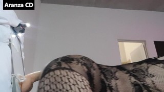 Me cojo con mi dildo en un motel