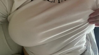 ¿Quieres tocarme las tetas? 😏💦