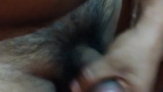 Masturbandome rico con mi polla grande