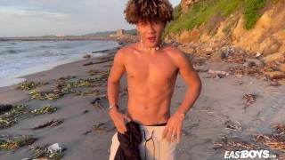 Latino muscle beach boy Ciao Alves is showering abs