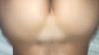 Estamos sozinhos em casa e minha meia irmã fica com tesão