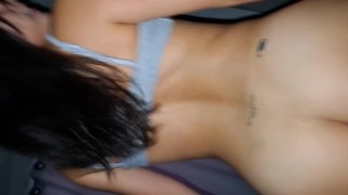 Me levanta con una mamada porque tenía ganas de saltar en mi verga