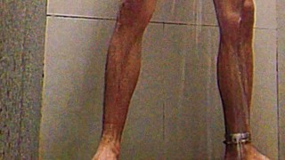 Tomando Banho no Vestiário da Academia 5