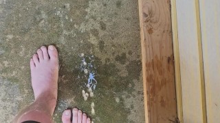 Desperately pissing my pants outside my apartment