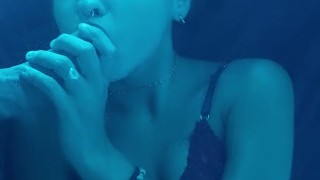 Despierto a mi hijastra de 18 con la verga en la boca y le acabo en la cara