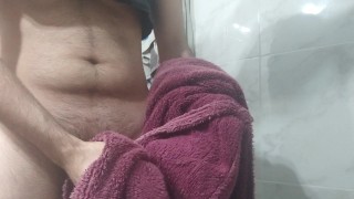 Chico se masturba y gime intenso (gay)