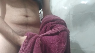 Chico se masturba y gime intenso (gay)