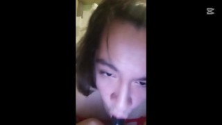 FEMBOY Chupando PROFUNDAMENTE el consolador!! enorme consolador NEGRO