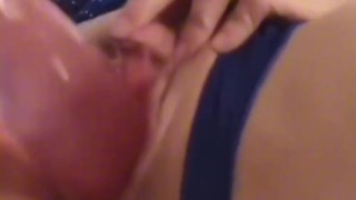 Milf con clitoris enorme metiendose juguete de 25cm en primer plano