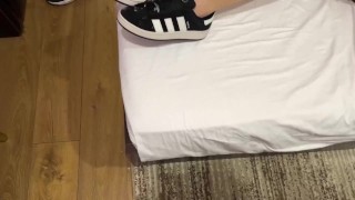 STOP FUCKING MY WIFE!!! STRANGER FUCKS MY WIFE IN MOUTH 😡