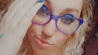 Cute girl bad little pussy