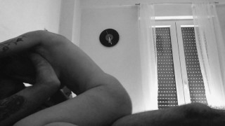 Me follan duro el culo, no puedo parar de gemir soy una buena chica sumisa