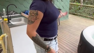 Mujer EXTRAÑA me lleva a su CASA porque su novio NO le chupa el COÑO