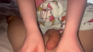 Me hace una paja mi novia