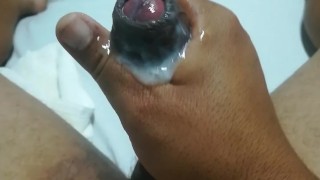 El puto hechando leche a borbotone