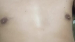 Hetero latino sacando leche