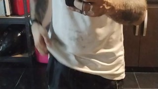 Coqueto latino frente al Espejo - Revelación Corporal intensa