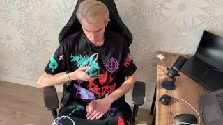 студент с большим членом выебал тугую попку милого парня и кончил