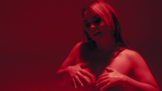 TATIANA ALVAREZ RECIBIENDO TODA LA LECHE EN NESQUIK - JULIO H X YUNG BEEF X EL FRIO