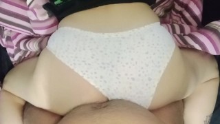 Latina de gran culo a cuatro patas quiere que la penetre