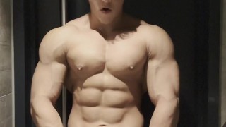 YOUNG STUD NUDE FLEXING