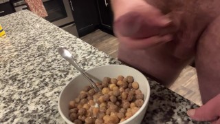 Hung Bodybuilder Unloads Multiple Cumshots Into Cereal