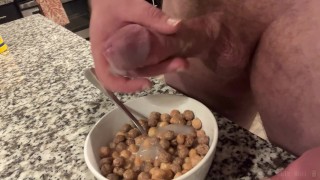 Hung Bodybuilder Unloads Multiple Cumshots Into Cereal