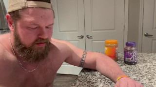 Hung White Bodybuilder Eats a Cum Sandwich with Multiple Loads