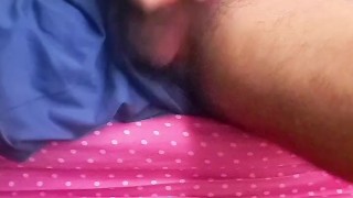 [Prévia] pirocudo batendo uma punheta gostosa na cama usando shorts de futebol