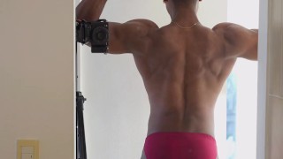 posando