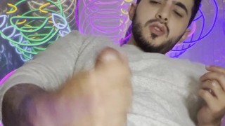 escupo sobre mi pene y saco todo mi semen a escondidas