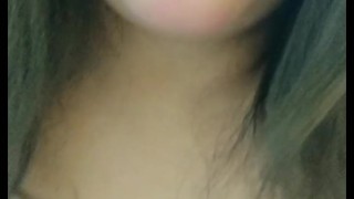 chorreo todo y dejo el piso mojado con mi squirt mientras llega visita a mi casa