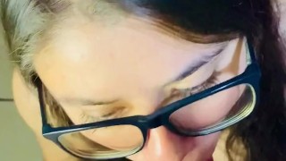 Rica puta me da una rica mamada y me vengo en su boquita hermosa