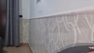 ARRIVA CON UNA FORTE SBORRATA IN T-SHIRT E UN CAZZO ENORME | DALOGO SPORCO ITALIANO - APRI LA BOCCA