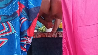 MY NEIGHBOR MASTURBATES BETWEEN THE BED SHEETS, IN THE PATIO OF HIS HOUSE.